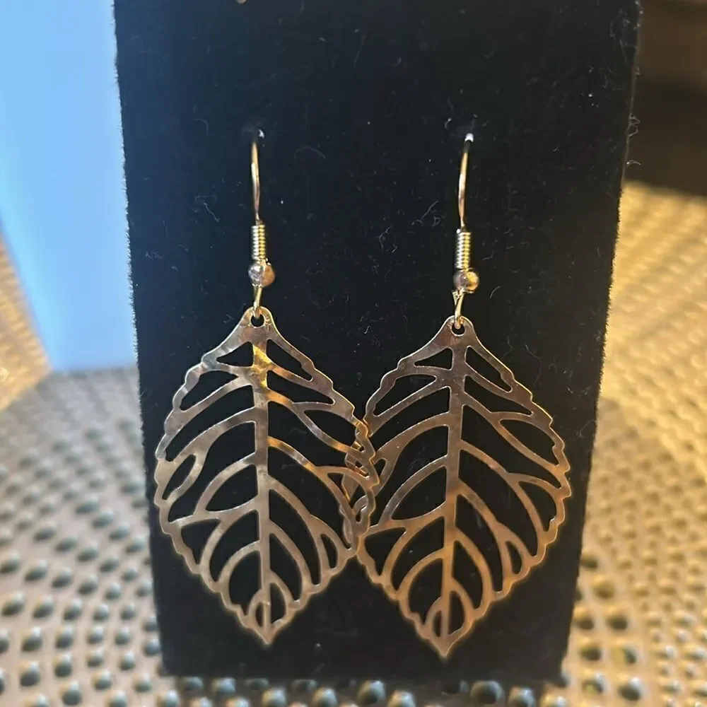Lot of 3 gold dangle earrings